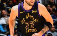星空体育登录入口-詹姆斯造NBA神迹！东契奇42+5+12完胜哈登，湖人轻取骑士18战16胜